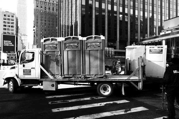 Best Portable toilet rental cost  in Loretto, TN